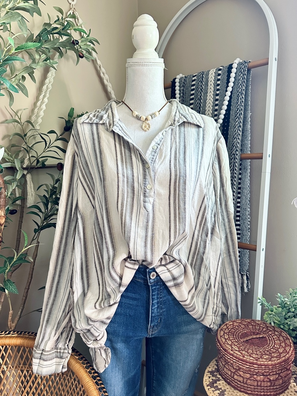 Naturals D & Co Linen Blend Striped Quarter Button Top XL Neutral Boho